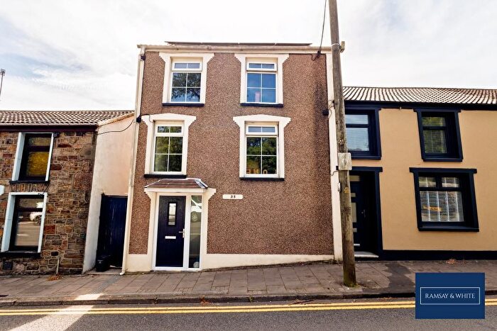4 Bedroom End Terrace House For Sale In Glan Road, Aberdare, CF44