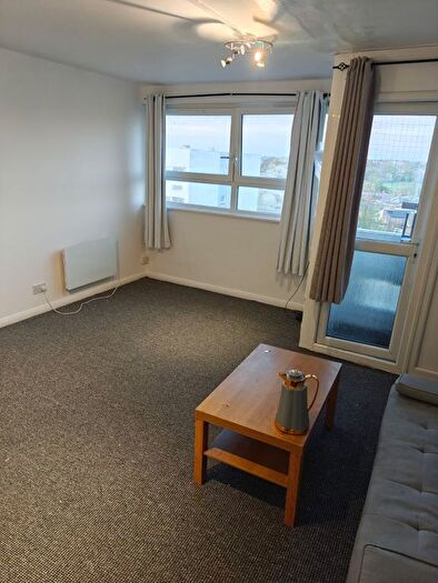 3 Bedroom Flat To Rent In Hitherlands, Little Dimocks, London, SW12