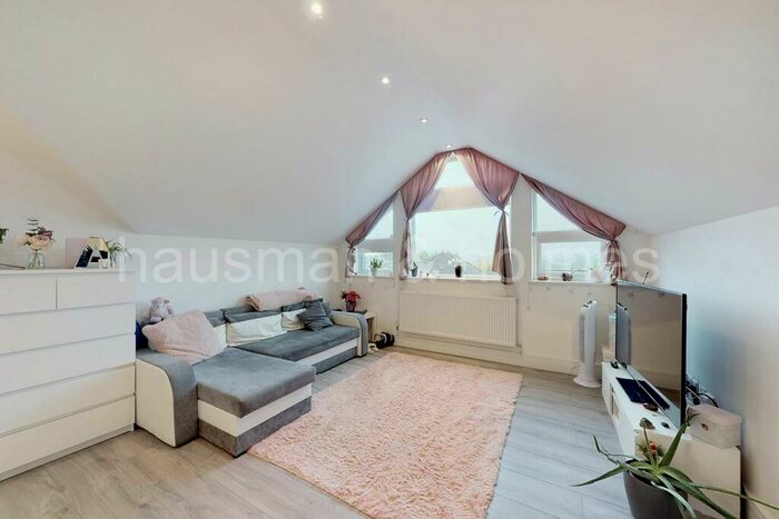 Flat For Sale In Park Road, EN4