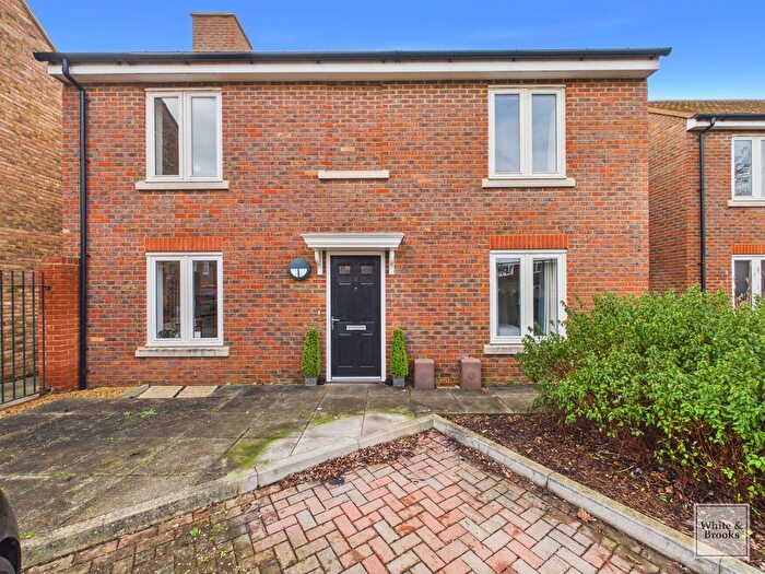 1 Bedroom Flat For Sale In King William Close, Chichester, PO19