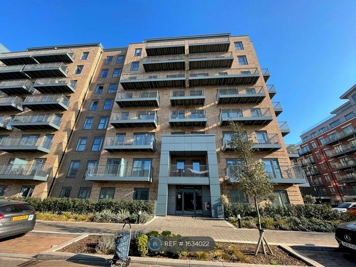 3 Bedroom Flat To Rent In Farington House, London, NW9