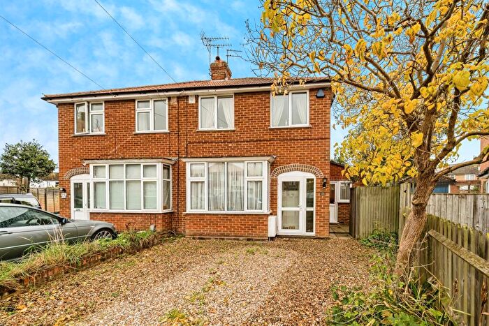 3 Bedroom Semi Detached House For Sale In Rose Avenue, Aylesbury, HP19