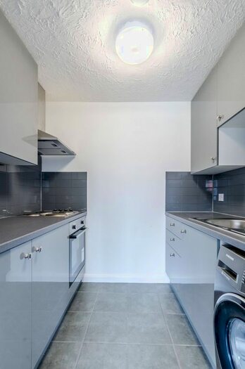 1 Bedroom Flat To Rent In Oakmead Place, Colliers Wood, Mitcham, CR4