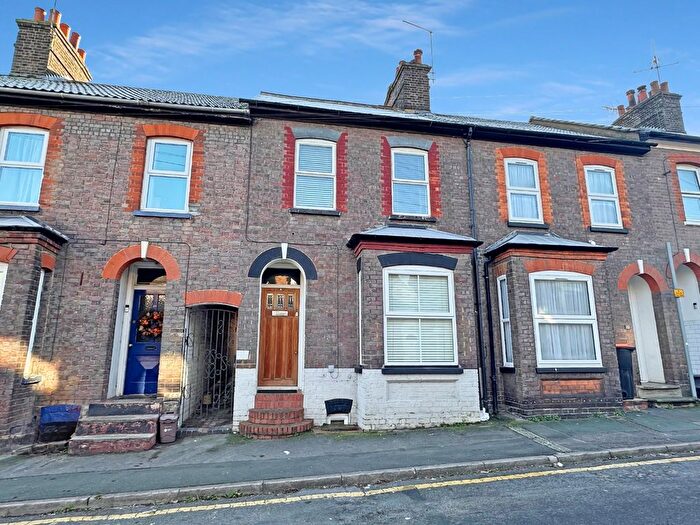 2 Bedroom Terraced House For Sale In Winfield Street, Dunstable, LU6