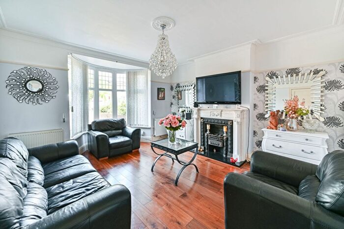 8 Bedroom Semi-Detached House For Sale In Howden Road, South Norwood, London, SE25