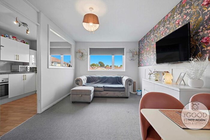 1 Bedroom Flat For Sale In Swanshope, Loughton, IG10