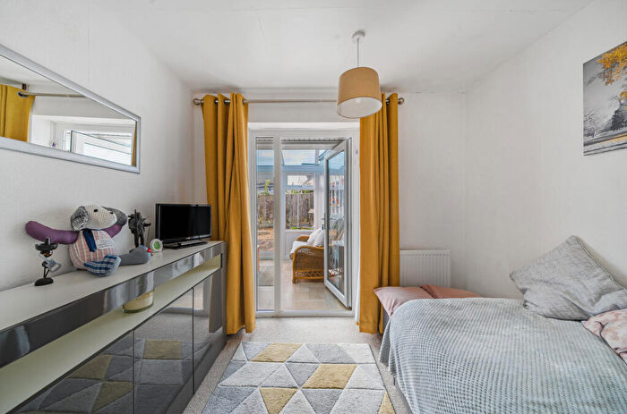 2 Bedroom Bungalow For Sale In Heath Drive, Frome, BA11