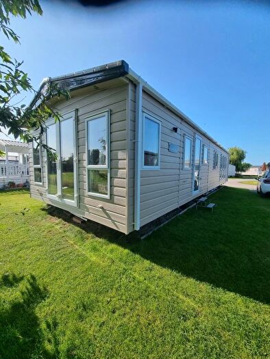 2 Bedroom Mobile/park Home For Sale In Burmarsh, Romney Marsh, TN29