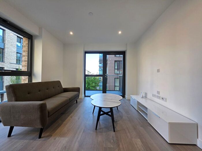 1 Bedroom Flat To Rent In Scarlet Court, Damsel Grove, Finsbury Park, N4