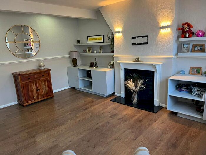 1 Bedroom Flat To Rent In Lower Addiscombe Road, Addiscombe, Croydon, CR0