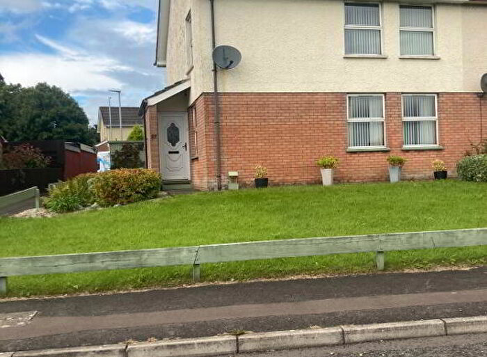 4 Bedroom End Of Terrace House For Sale In Hillview Park, Castlederg, BT81