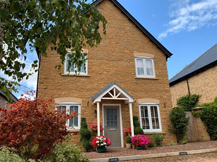 2 Bedroom Detached House For Sale In Canon Woods Close, Sherborne, Dorset, DT9