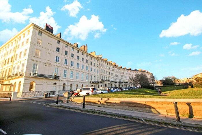 1 Bedroom Flat To Rent In Adelaide Crescent, Hove, East Sussex, BN3