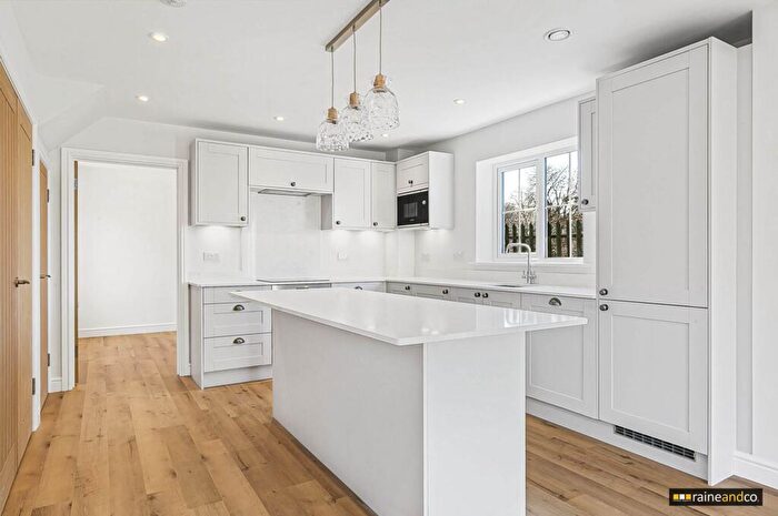 4 Bedroom Detached House To Rent In Bull Stag Green, Hatfield, AL9