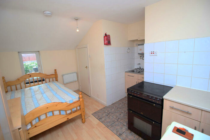 Studio To Rent In Lea Bridge Road, Walthamstow, E17