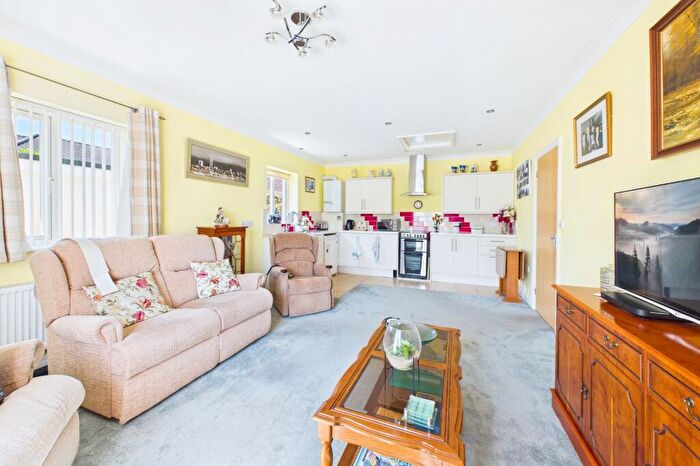 6 Bedroom Detached House For Sale In Insley Crescent, Broadstone, Dorset, BH18 - Photo 7