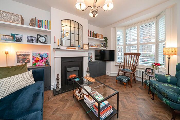 3 Bedroom Terraced House For Sale In Inkerman Road, St.Albans, AL1
