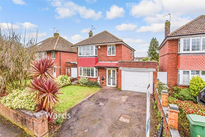 3 Bedroom Detached House For Sale In Sutton Road, Maidstone, Kent, ME15
