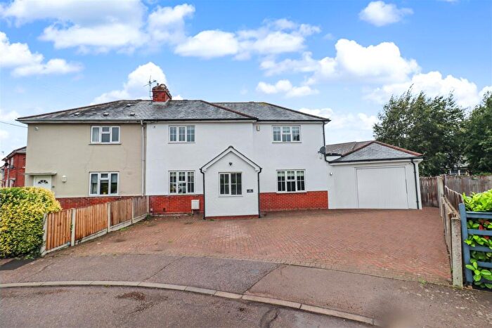 3 Bedroom Semi-Detached House For Sale In Sunnyside, Braintree, CM7