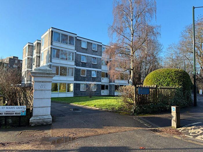 2 Bedroom Flat For Sale In Queens Ride, Barnes, London, SW13
