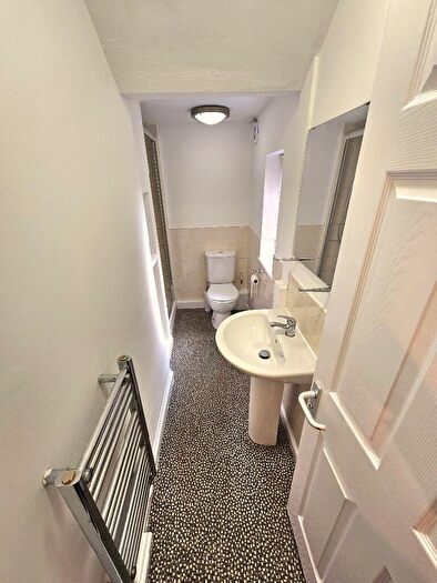 1 Bedroom Flat To Rent In Elsmore Road, Followfield, Manchester, M14