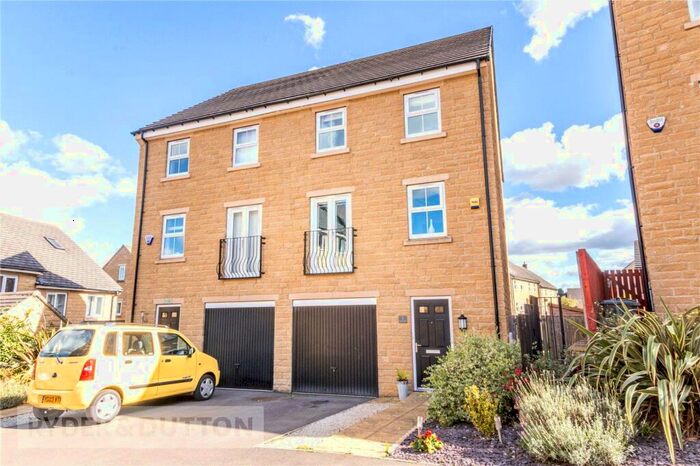 3 Bedroom Semi-Detached House To Rent In Camlet Close, Ovenden Wood, Halifax, West Yorkshire, HX2