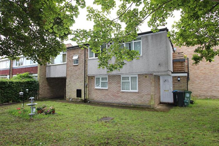 2 Bedroom Flat To Rent In Craigavon Road, Hemel Hempstead, Hertfordshire, HP2