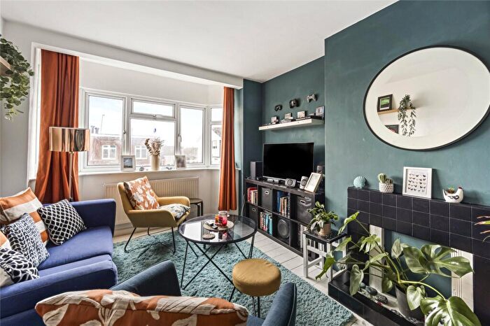 2 Bedroom Flat For Sale In Lincoln Court, South Street, Lancing, West Sussex, BN15