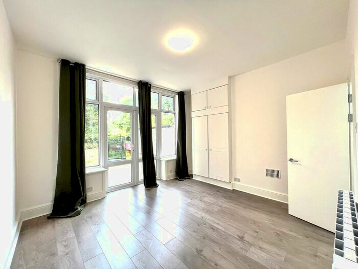 Studio To Rent In East End Road, East Finchlye, London, N2