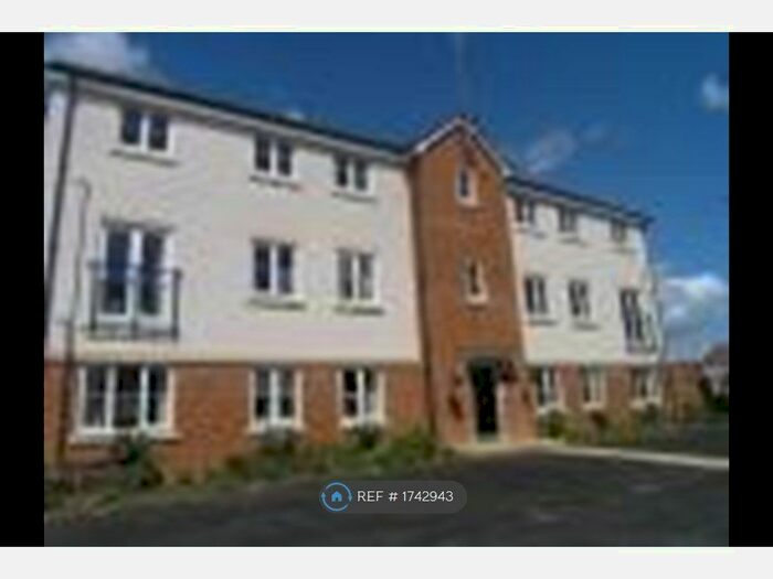 2 Bedroom Flat To Rent In Anson Avenue, Wiltshire, SN11