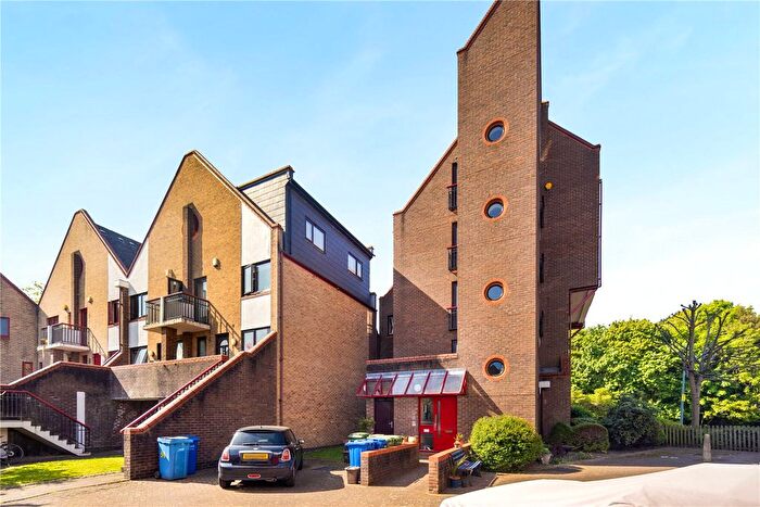 2 Bedroom Maisonette To Rent In Bywater Place, London, SE16