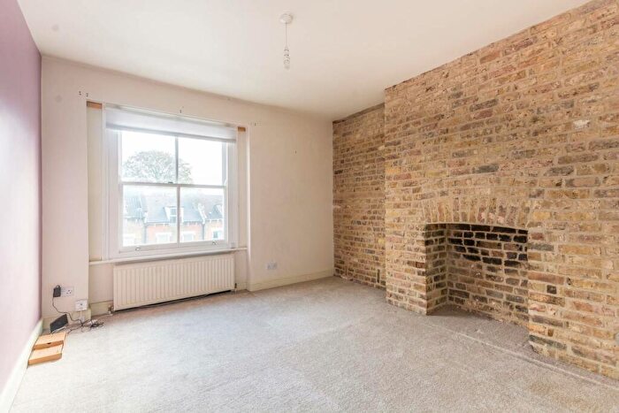 2 Bedroom Flat To Rent In Lea Bridge Road, Clapton, London, E5