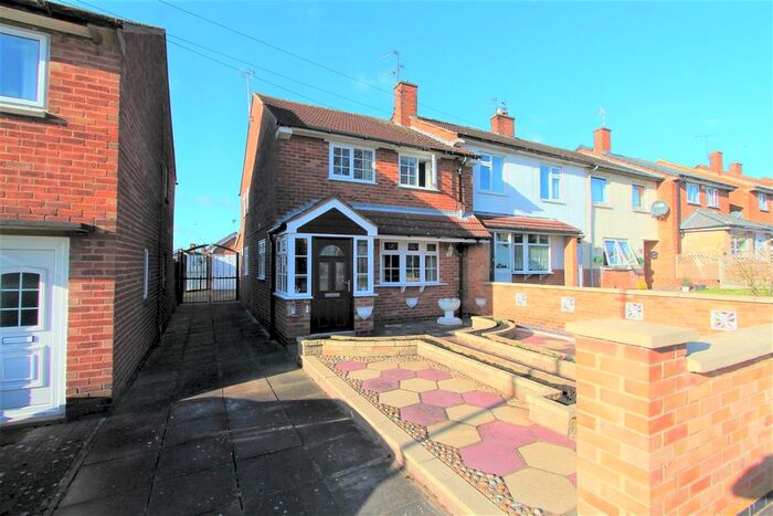 3 Bedroom Town House To Rent In Bowhill Grove, Thurnby Lodge, Leicester, LE5