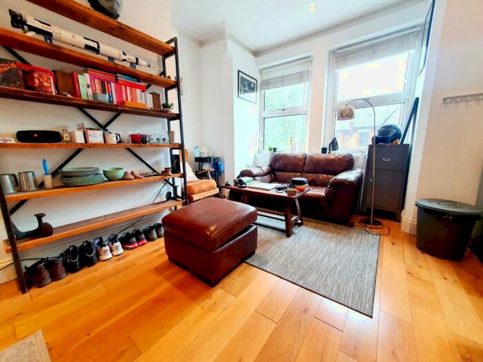2 Bedroom Flat To Rent In Uplands Road, Haringey, N8