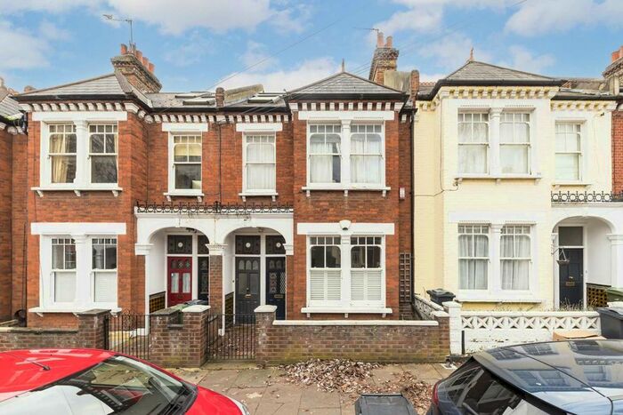 2 Bedroom Flat To Rent In Hambalt Road, London, SW4
