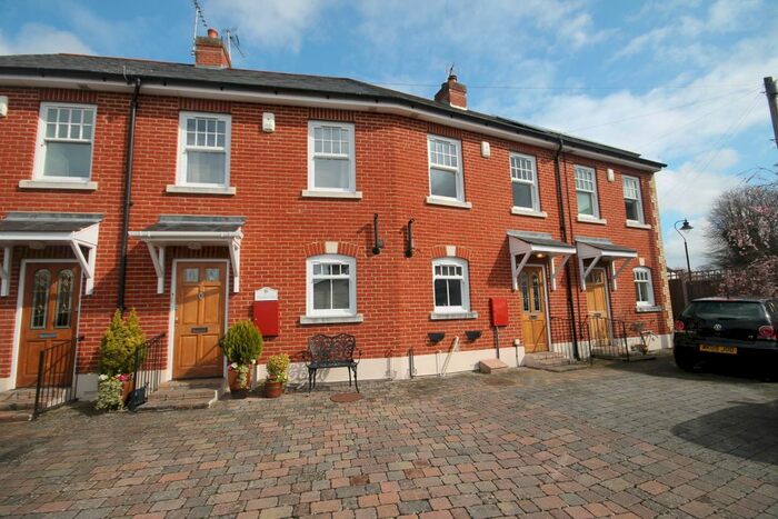 3 Bedroom Mews To Rent In Highlands Road, Leatherhead KT22