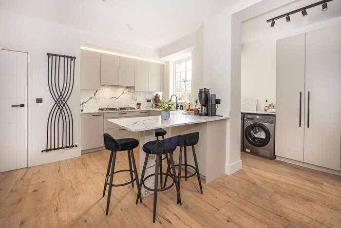 4 Bedroom Flat To Rent In Wildcroft Road, London, SW15