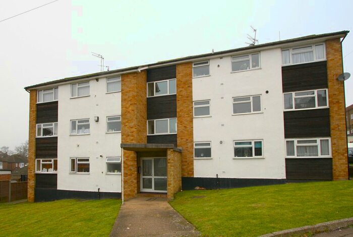 2 Bedroom Flat To Rent In Lexington Court, Mimms Hall Road, Potters Bar, Herts, EN6