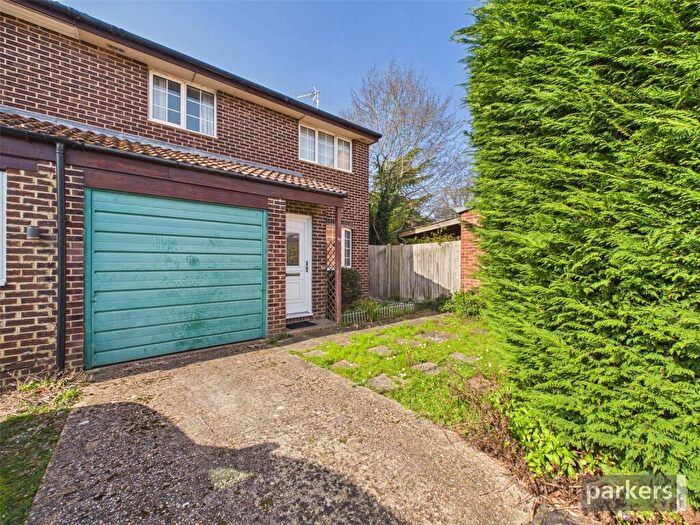 3 Bedroom Semi Detached House For Sale In Barkwith Close, Lower Earley, Reading, Berkshire, RG6