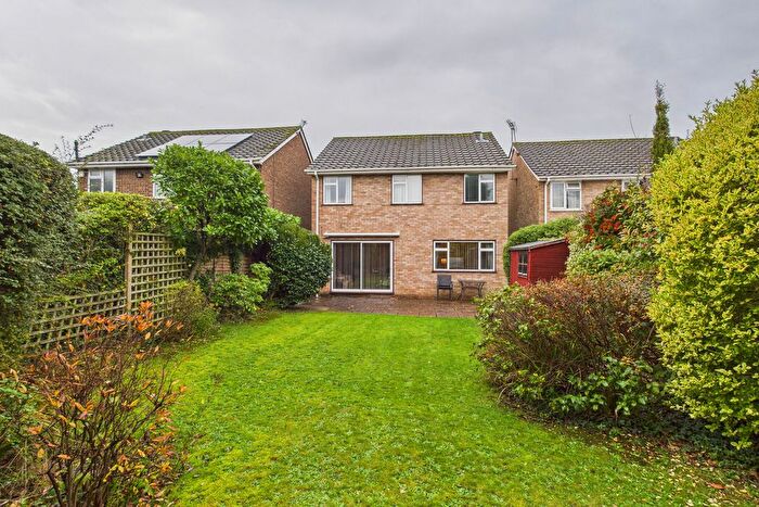 4 Bedroom Detached House For Sale In Lombardy Close, Leverstock Green, HP2