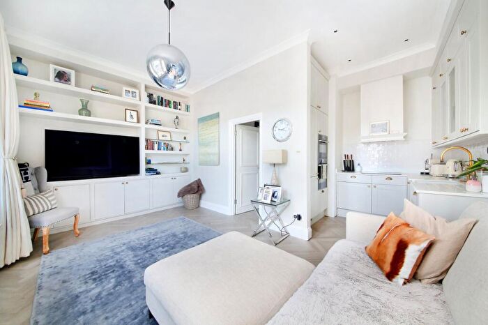 1 Bedroom Flat To Rent In St. John's Hill, Clapham Junction, SW11