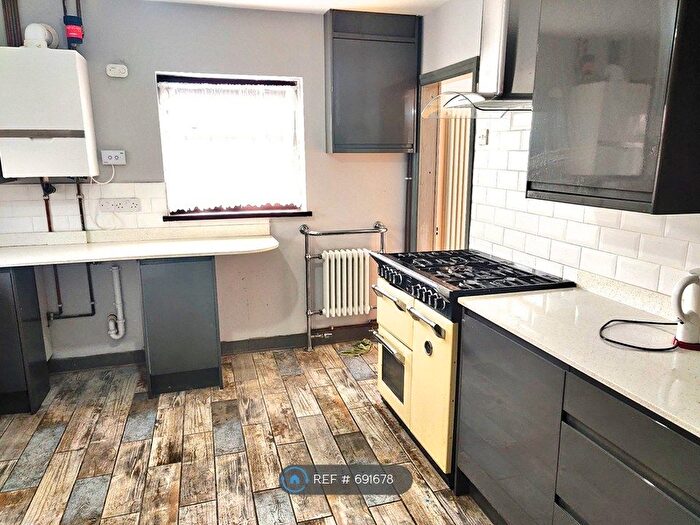 3 Bedroom Semi-Detached House To Rent In Whitridge Grove, Stoke-On-Trent, ST2