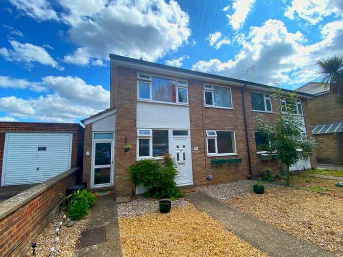 2 Bedroom Maisonette To Rent In Cherry Orchard, Staines-Upon-Thames, Surrey, TW18