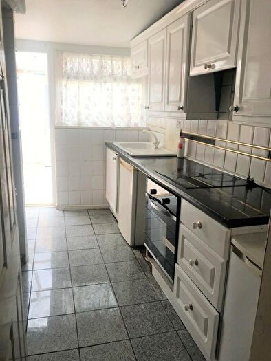 2 Bedroom Terraced House To Rent In Mitcham Road, Croydon, Surrey, CR0