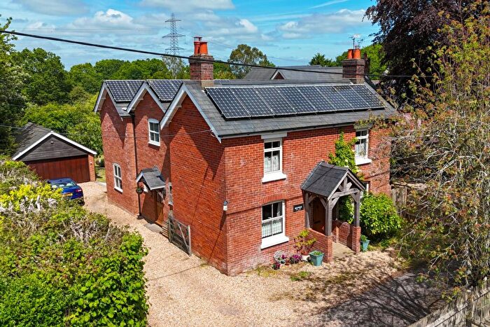 5 Bedroom Detached House For Sale In School Road, Nomansland, Salisbury, SP5