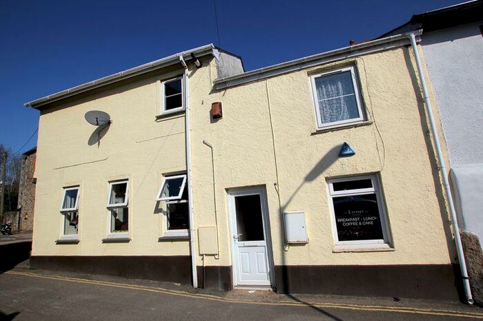 1 Bedroom Flat To Rent In Queen Street, Lostwithiel, PL22