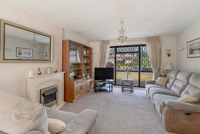 4 Bedroom Detached House For Sale In Eastwell Close, Paddock Wood, Tonbridge, TN12