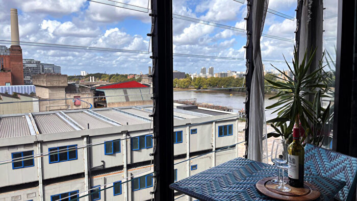 2 Bedroom Apartment For Sale In Riverlight Quay, Battersea, London, SW11