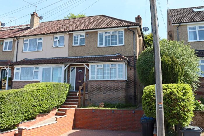 3 Bedroom Semi-Detached House For Sale In Chipstead Close, Coulsdon, CR5