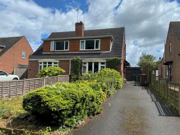 3 Bedroom Semi-Detached House For Sale In Coton Road, Walton-on-Trent, DE12